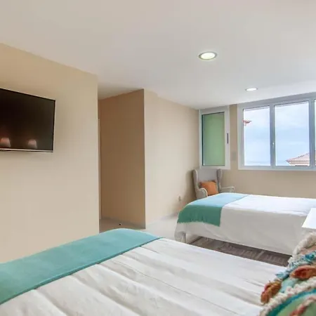 Sleeps 10 Pool Air Con * Playa Paraíso