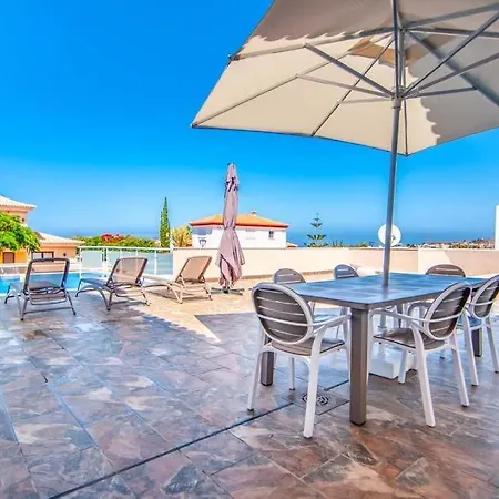 Villa Sleeps 10 Pool Air Con