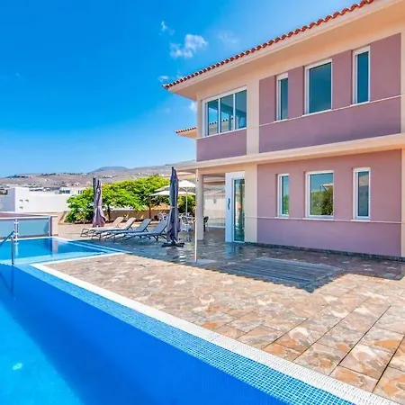 Sleeps 10 Pool Air Con Villa