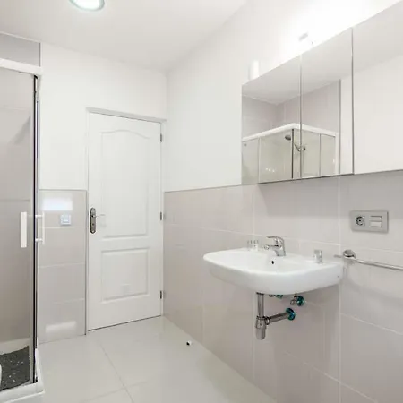 Sleeps 10 Pool Air Con Playa Paraíso