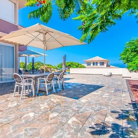 Sleeps 10 Pool Air Con * Playa Paraíso