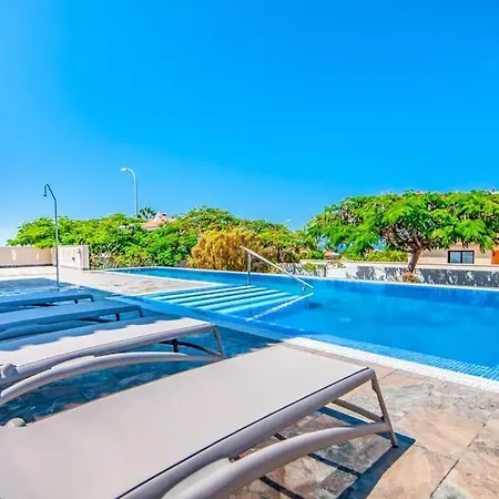 Sleeps 10 Pool Air Con Villa