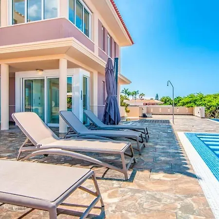 Sleeps 10 Pool Air Con *