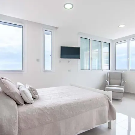 别墅 Sleeps 10 Pool Air Con