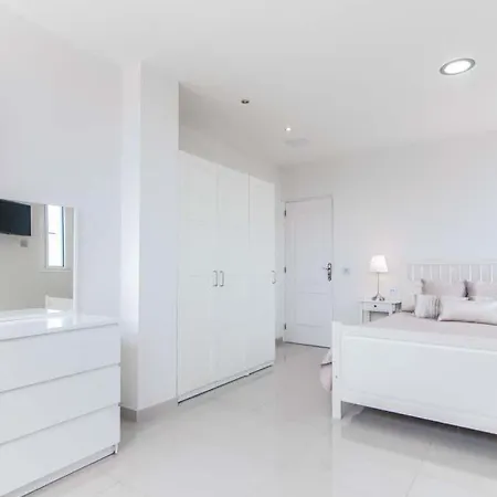 Sleeps 10 Pool Air Con 别墅 帕莱索海滩
