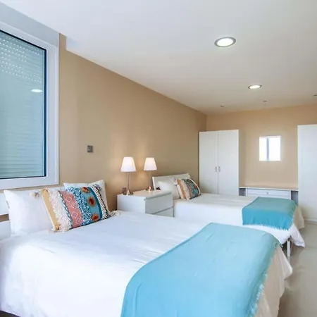Sleeps 10 Pool Air Con *