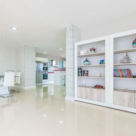 Sleeps 10 Pool Air Con 帕莱索海滩