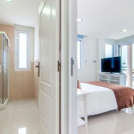 Sleeps 10 Pool Air Con * 帕莱索海滩