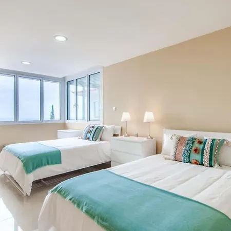 别墅 Sleeps 10 Pool Air Con 帕莱索海滩